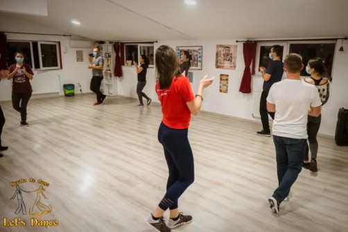 49-Oameni care încep dansul armânesc Pamporea