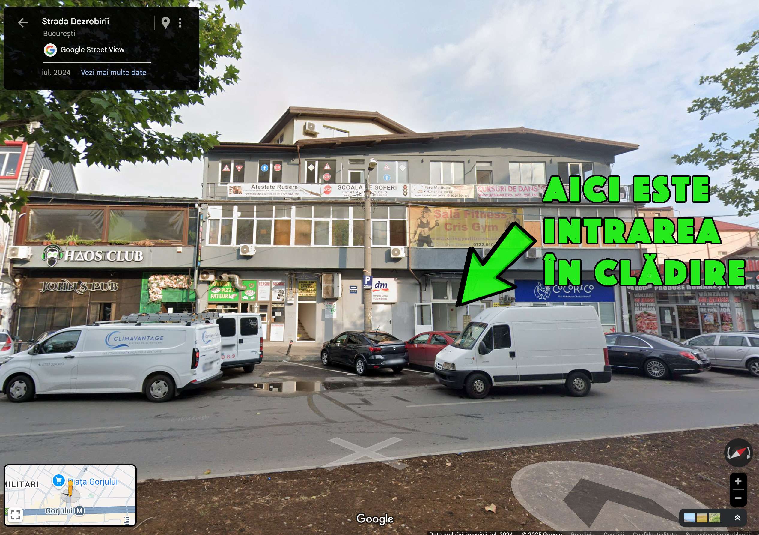 Poza din stradă care arată intrarea în sediul școlii de dans Let's Dance